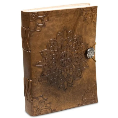 Grimoire mandala avec couverture en cuir
