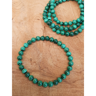 Bracelet sur fil élastique  malachite et perles de 6mm